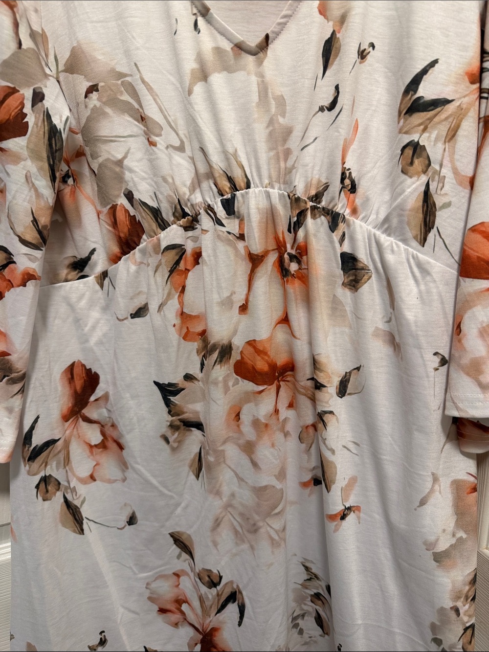 Women’s Size XL White Floral Dress with Deep V Neck - Picture 2 of 4